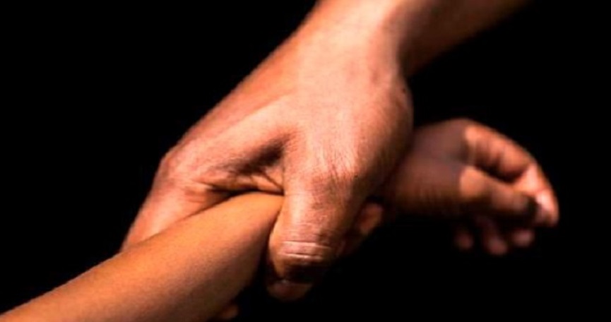 Niña de 9 años da a luz un bebé tras ser violada por un adulto…