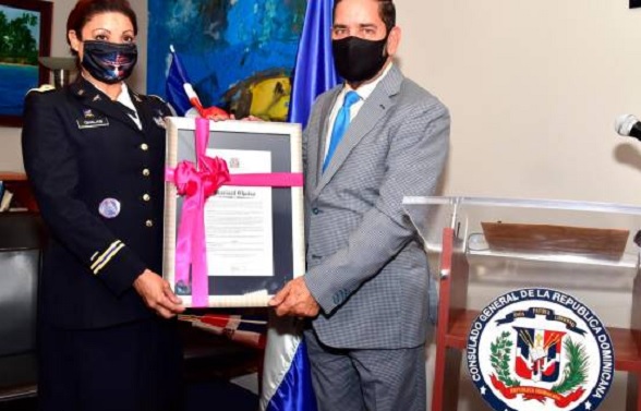 Consulado dominicano en NY reconoce a Marisol Chalas, piloto de las Fuerzas Armadas de los EEUU