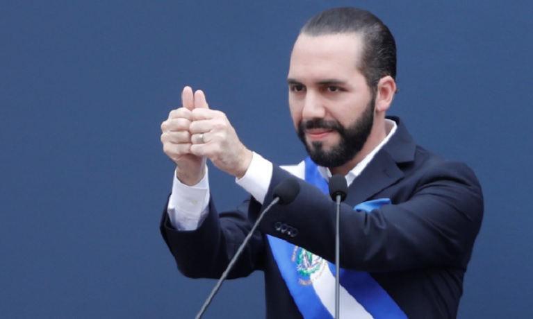 Y vuelve y vuelve Bukele en el salvador…