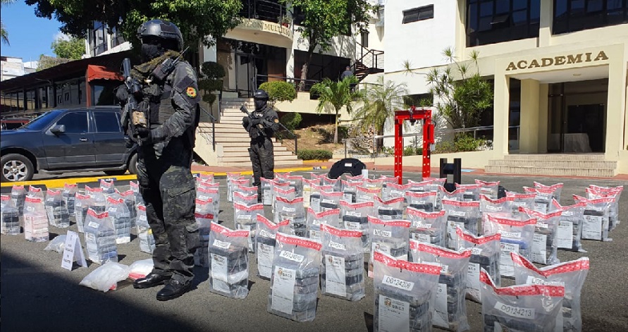 Autoridades ocupan 500 paquetes de cocaína en sector Los Cacicazgos