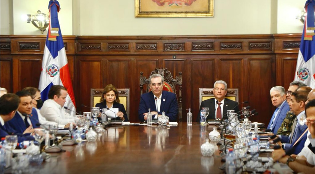 POR FIN, LO ENTENDIÓ EL PRESIDENTE ABINADER; saca fincionarios a trabajar…