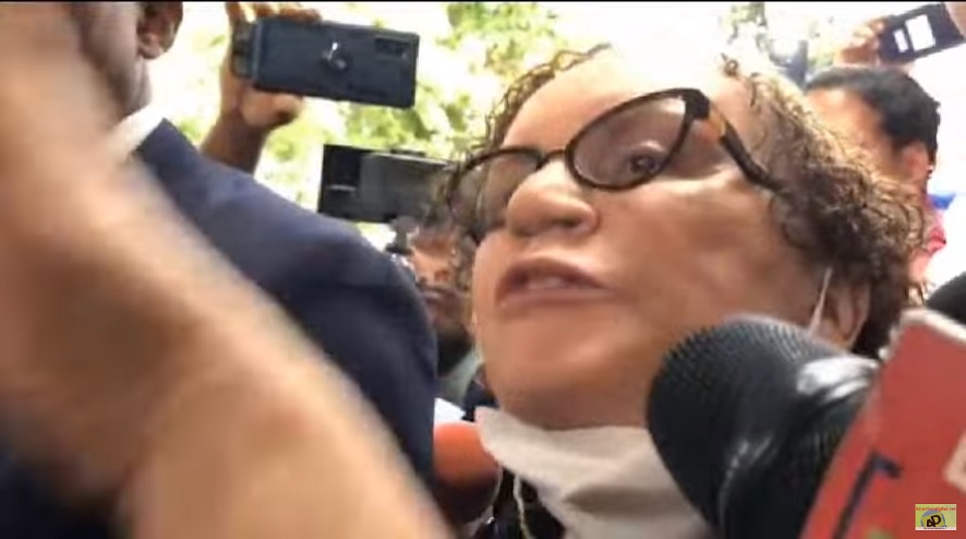 DOÑA MIRIAM DA MERECIDO «BOCHE» A PERIODISTAS busca viú…..
