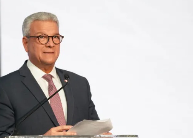 ¡BIEN POR MACARRULLA!; Pide licencia al cargo….