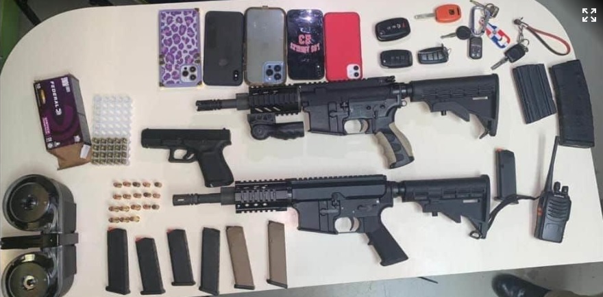 Incautan armas de fuego de alto calibre en allanamientos en Santiago