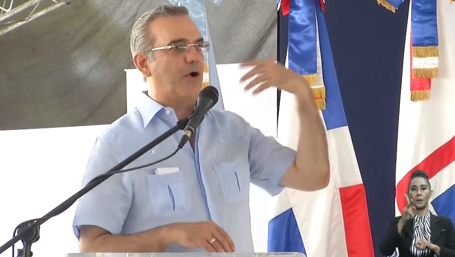 ABINADER HACE ENTREGA “RECORD” DE TÍTULOS DE PROPIEDAD en Los Alcarrizos…