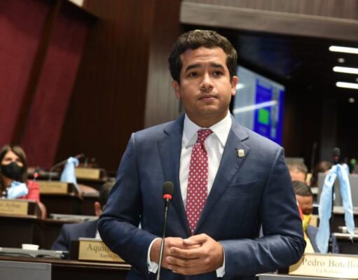 Omar Fernández se queja por fallas en los semáforos