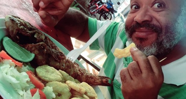 “MARIO EL BOCACHIQUERO” se tiró 3 servicios de pescado el Viernes Santo en Boca Chica…