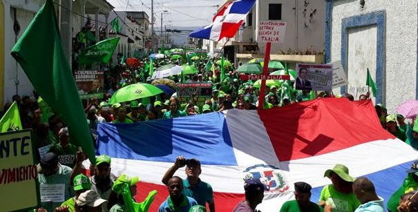 LOS VERDES EN LA VEGA: «Este pueblo trabajando y el PLD robando»…