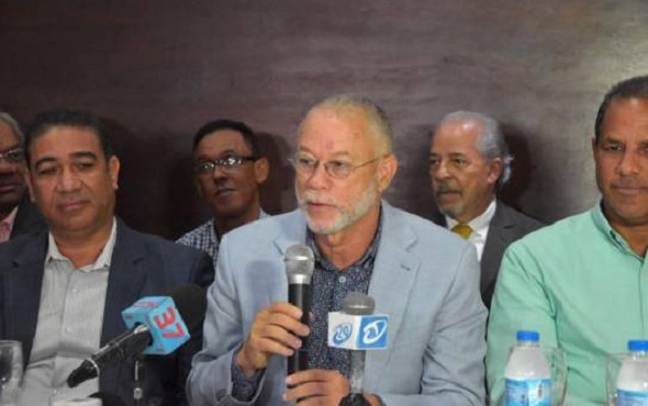 Renuncian 30 miembros del Comité Central del PLD en el Cibao